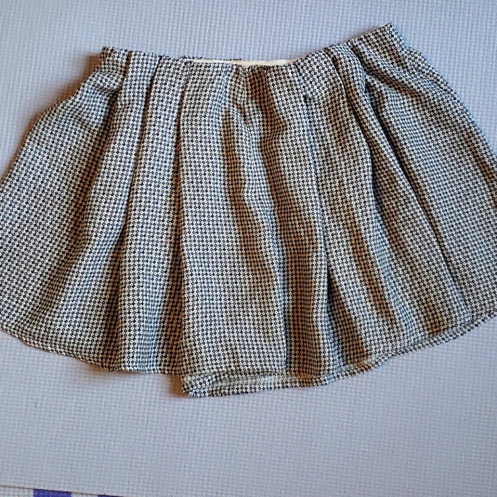 Short 🤍🖤 skort